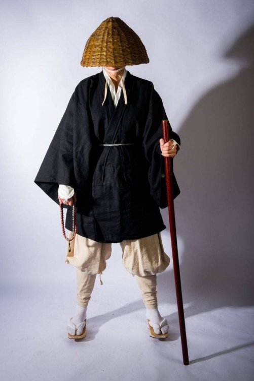 Motsuke-koromo - travel robe of japanese monks (1).jpg